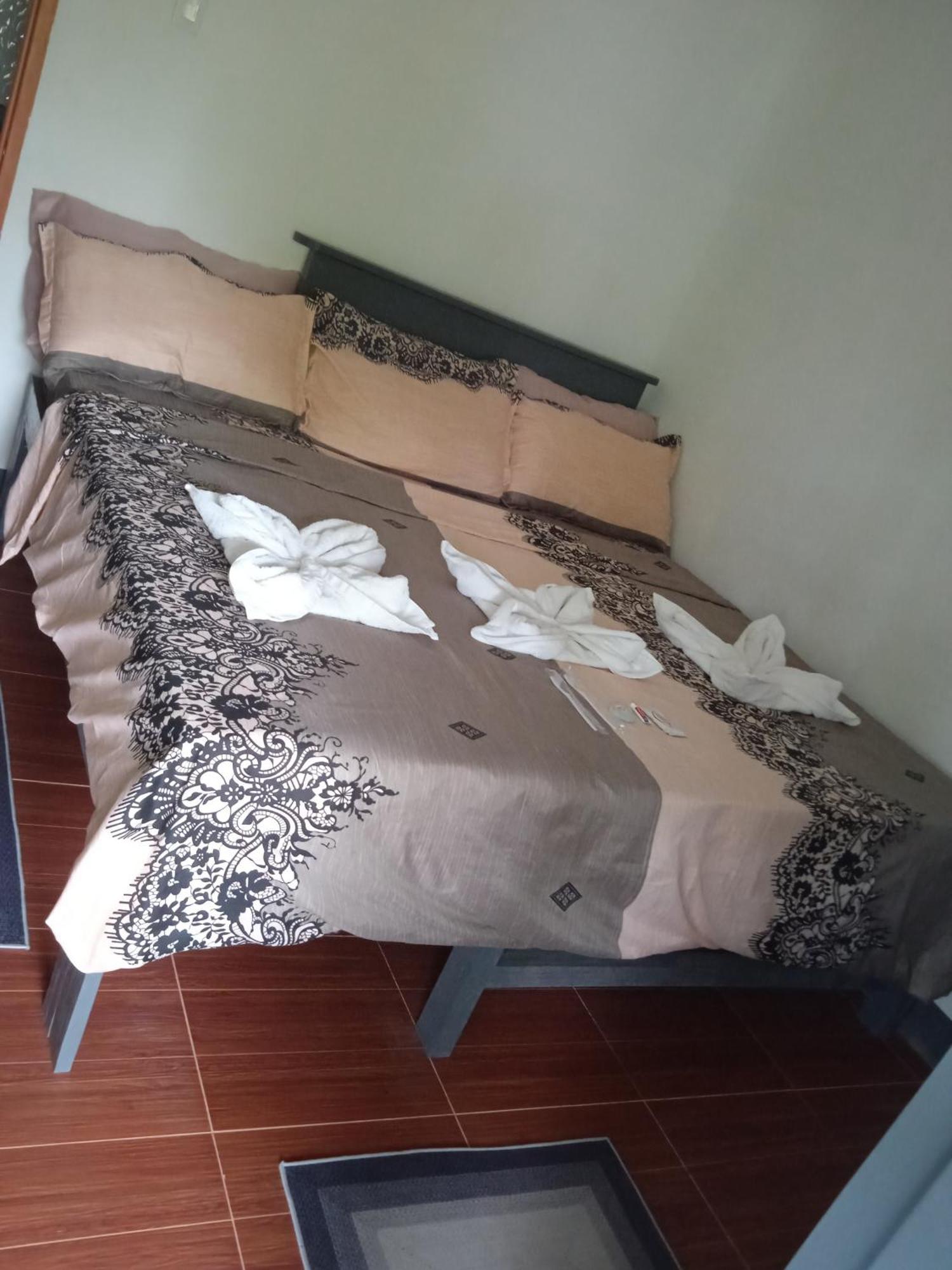 Sarah'S Garden Bnb & Spa Panzió Clarin  Kültér fotó