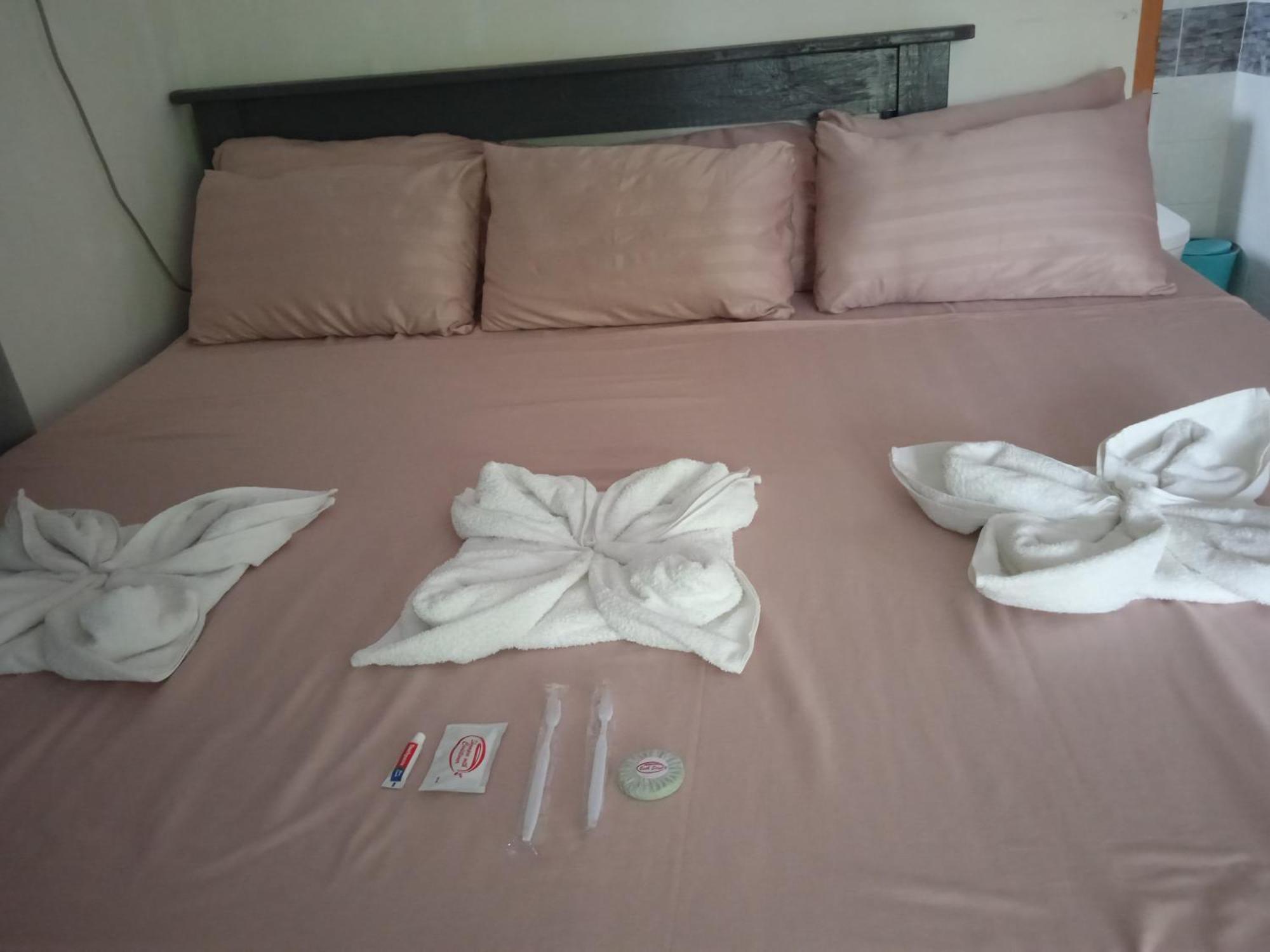 Sarah'S Garden Bnb & Spa Panzió Clarin  Kültér fotó