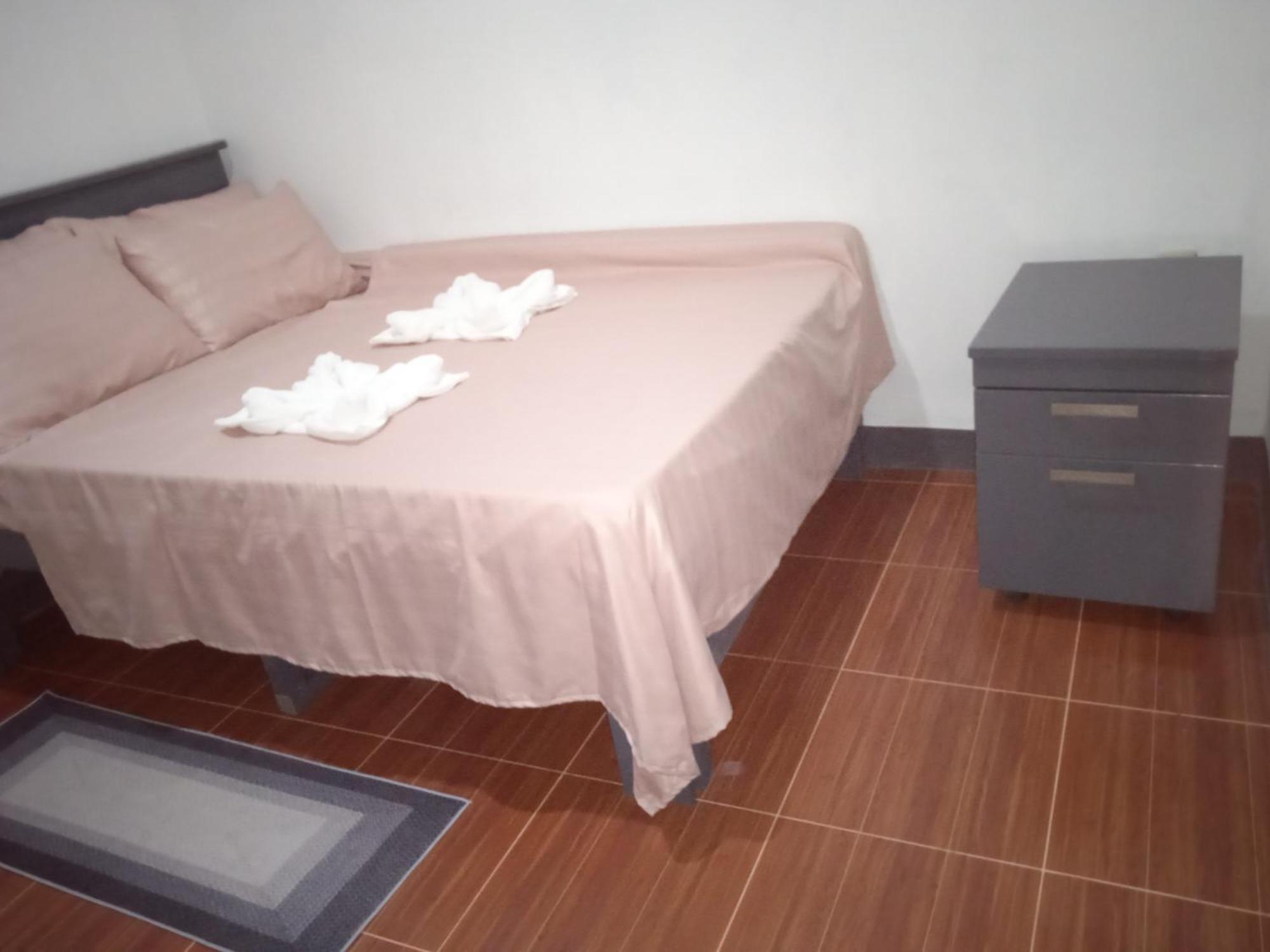 Sarah'S Garden Bnb & Spa Panzió Clarin  Kültér fotó